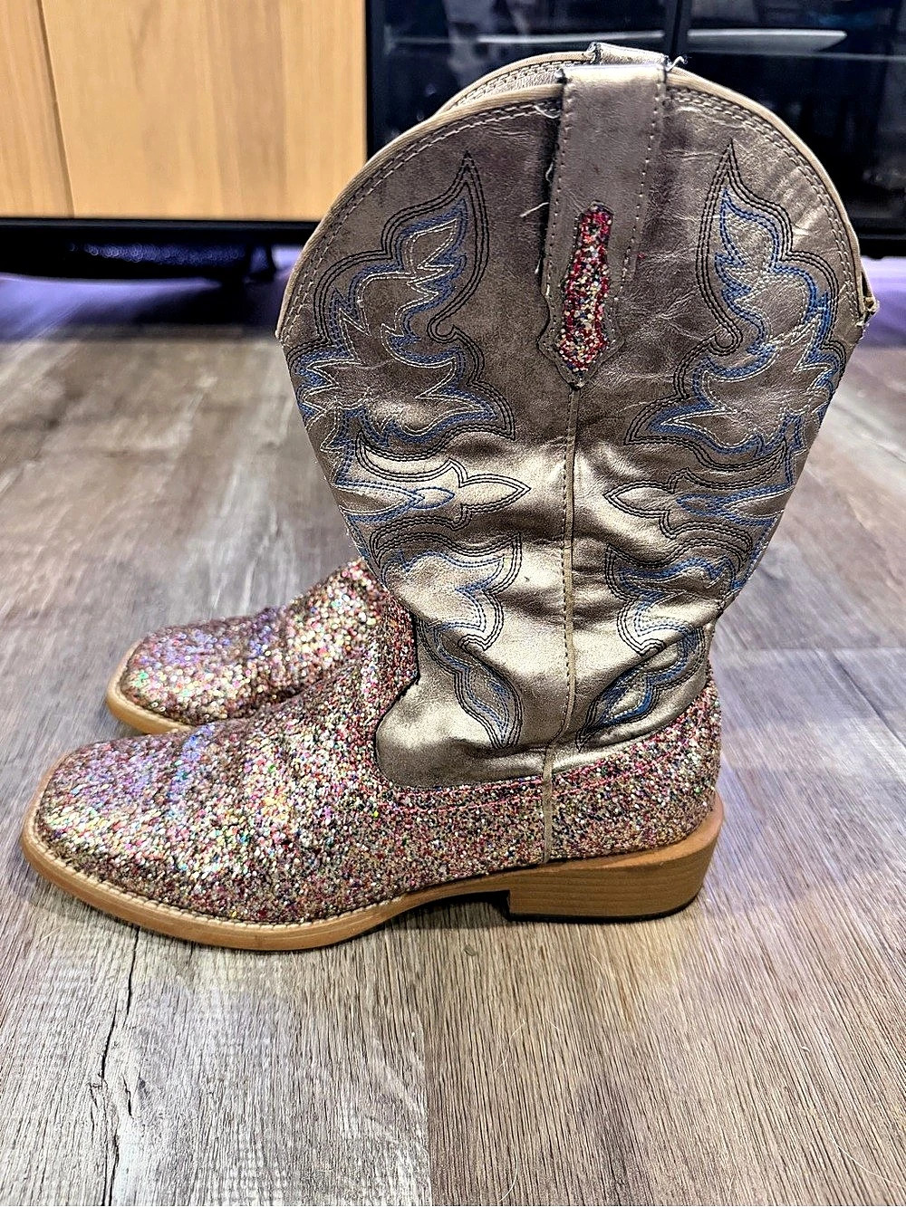Roper Glitter Embroidered Western Boots in Pink US 8 Like New